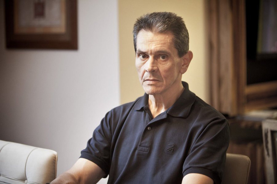Vejam Roberto Jefferson, presidente do PTB, um conhecido traidor, negociando a qualquer custo a indicação de sua filha, Cristiane Brasil, ao ministério do Trabalho – iniciativa governamental barrada mais de uma vez pela Justiça porque a moça simplesmente não tem currículo para ser ministra do Trabalho (Foto: Chico Vigilante) Vejam Roberto Jefferson, presidente do PTB, um conhecido traidor, negociando a qualquer custo a indicação de sua filha, Cristiane Brasil, ao ministério do Trabalho – iniciativa governamental barrada mais de uma vez pela Justiça porque a moça simplesmente não tem currículo para ser ministra do Trabalho