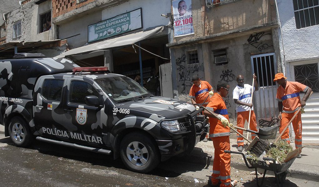 Um policial militar foi baleado no início da manhã de hoje (1º) na comunidade do Jacarezinho, na zona norte do Rio de Janeiro; ainda não identificado pela Polícia Militar, o agente foi encaminhado para o Hospital Municipal Salgado Filho, no Méier, e passa bem (Foto: Charles Nisz) Um policial militar foi baleado no início da manhã de hoje (1º) na comunidade do Jacarezinho, na zona norte do Rio de Janeiro; ainda não identificado pela Polícia Militar, o agente foi encaminhado para o Hospital Municipal Salgado Filho, no Méier, e passa bem