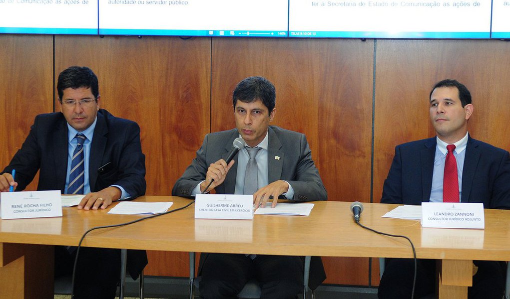 Decreto publicado pelo Governo do Distrito Federal promete até demissão para agentes públicos que descumprirem normas; objetivo da norma é evitar o uso da máquina pública nas eleições de 2018 (Foto: Charles Nisz) Decreto publicado pelo Governo do Distrito Federal promete até demissão para agentes públicos que descumprirem normas; objetivo da norma é evitar o uso da máquina pública nas eleições de 2018