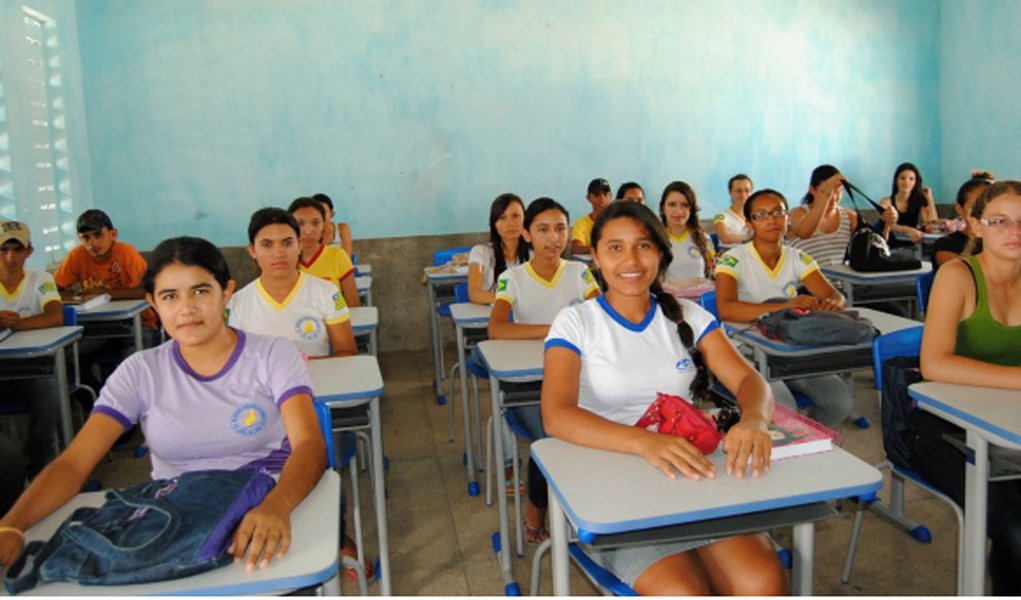 O Ministério da Educação anunciou, nesta quarta-feira (17), a liberação de R$ 406 milhões para o Programa de Fomento às Escolas de Ensino Médio em Tempo Integral; liberado ao longo de 2018, o recurso será usado pelas 27 unidades da federação e o Piauí deve receber R$ 18,4 milhões (Foto: Charles Nisz) O Ministério da Educação anunciou, nesta quarta-feira (17), a liberação de R$ 406 milhões para o Programa de Fomento às Escolas de Ensino Médio em Tempo Integral; liberado ao longo de 2018, o recurso será usado pelas 27 unidades da federação e o Piauí deve receber R$ 18,4 milhões
