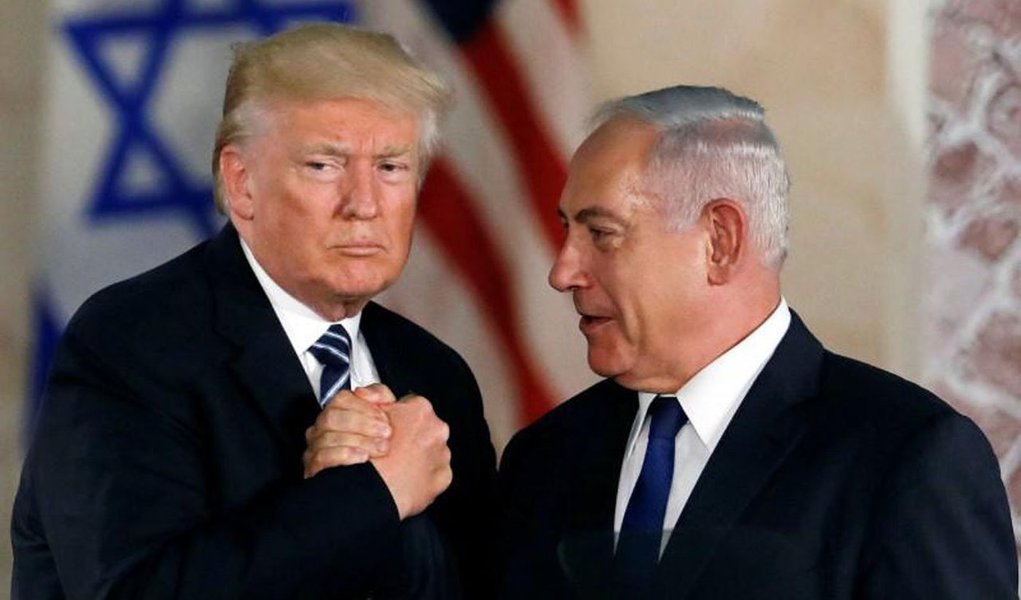Israel e os EUA elaboraram um programa conjunto estratégico para conter o Irã durante um encontro secreto, informou o Canal 10 israelense. Durante a visita, os israelenses se encontraram com seus colegas do Departamento de Defesa e inteligência norte-americanos (Foto: Leonardo Attuch) Israel e os EUA elaboraram um programa conjunto estratégico para conter o Irã durante um encontro secreto, informou o Canal 10 israelense. Durante a visita, os israelenses se encontraram com seus colegas do Departamento de Defesa e inteligência norte-americanos