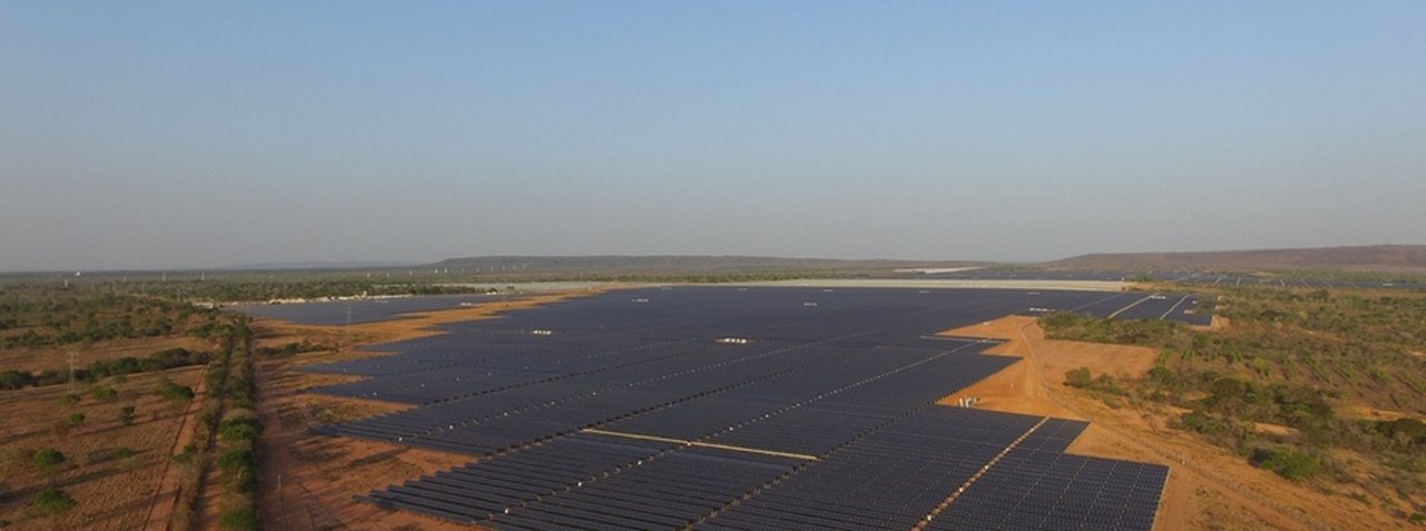 Condições naturais favoráveis e a pré-existência de infraestrutura de transmissão asseguram a competitividade do estado; Dos 94 empreendimentos contratados nestes leilões, 17 se localizam em território mineiro – Minas Gerais fica atrás apenas da Bahia –, com uma estimativa de investimentos na ordem de R$ 2,2 bilhões e uma previsão de faturamento, em valores presentes, nos 20 anos de contratação, de R$ 6,8 bilhões (Foto: Charles Nisz) Condições naturais favoráveis e a pré-existência de infraestrutura de transmissão asseguram a competitividade do estado; Dos 94 empreendimentos contratados nestes leilões, 17 se localizam em território mineiro – Minas Gerais fica atrás apenas da Bahia –, com uma estimativa de investimentos na ordem de R$ 2,2 bilhões e uma previsão de faturamento, em valores presentes, nos 20 anos de contratação, de R$ 6,8 bilhões