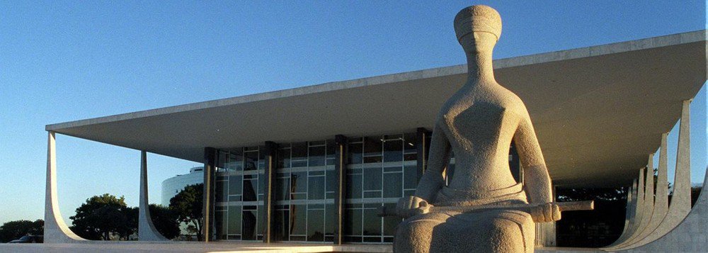 A Paraná Pesquisas, um dos mais importantes institutos do país, afirma que a maioria dos brasileiros é a favor da redução nos salários de juízes como solução para o déficit nas contas do governo federal; de acordo com as estatísticas, 76,3% dos eleitores brasileiras apoiariam o corte de privilégio de juízes para cobrir o rombo de Michel Temer; apenas 18,3% não apoiariam a medida e 5,1% não opinaram (Foto: Leonardo Lucena) A Paraná Pesquisas, um dos mais importantes institutos do país, afirma que a maioria dos brasileiros é a favor da redução nos salários de juízes como solução para o déficit nas contas do governo federal; de acordo com as estatísticas, 76,3% dos eleitores brasileiras apoiariam o corte de privilégio de juízes para cobrir o rombo de Michel Temer; apenas 18,3% não apoiariam a medida e 5,1% não opinaram