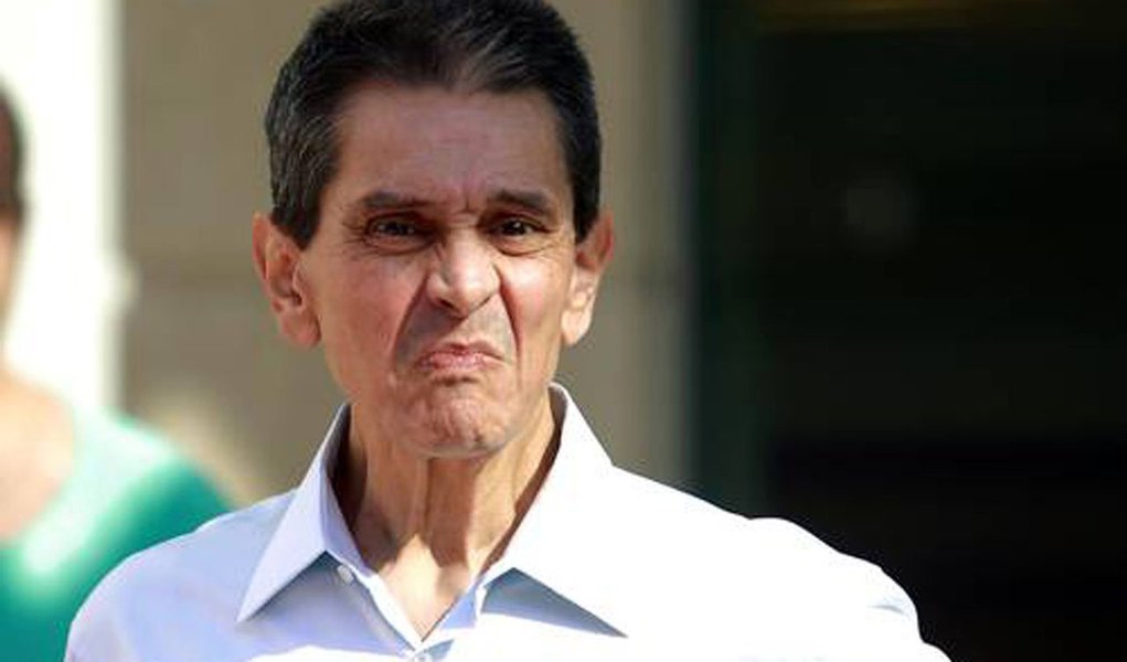 Presidente do PTB, ex-deputado Roberto Jefferson, afirmou que tanto o ex-presidente Luiz Inácio Lula da Silva quanto o deputado federal Jair Bolsonaro não terão condições de ganharem as eleições presidenciais que serão realizadas em outubro; "Não tem a menor chance. Ainda mais tendo perdido a classe média. Ele vai ter 20%, 25%. Não vai para o segundo turno. Vão ser segundo e terceiro colocados. Você enterra o mito na eleição", disse; ele também afirmou que o pré-candidato do PSDB, o governador Geraldo Alckmin, "é um homem pronto para assumir o Brasil" (Foto: Paulo Emílio) Presidente do PTB, ex-deputado Roberto Jefferson, afirmou que tanto o ex-presidente Luiz Inácio Lula da Silva quanto o deputado federal Jair Bolsonaro não terão condições de ganharem as eleições presidenciais que serão realizadas em outubro; "Não tem a menor chance. Ainda mais tendo perdido a classe média. Ele vai ter 20%, 25%. Não vai para o segundo turno. Vão ser segundo e terceiro colocados. Você enterra o mito na eleição", disse; ele também afirmou que o pré-candidato do PSDB, o governador Geraldo Alckmin, "é um homem pronto para assumir o Brasil"