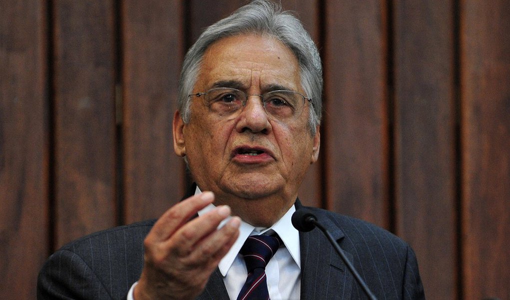 Em entrevista à Radio Bandeirantes nesta quinta-feira, Fernando Henrique Cardoso disse que "é preciso ficar atento para que não se eleja um regime autoritário"; "Temos que olhar com muita atenção o desenrolar dessas eleições, porque pode haver, mal comparando, um Hitler, como pode haver um Trump ou pode haver um Macron" (Foto: Romulo Faro) Em entrevista à Radio Bandeirantes nesta quinta-feira, Fernando Henrique Cardoso disse que "é preciso ficar atento para que não se eleja um regime autoritário"; "Temos que olhar com muita atenção o desenrolar dessas eleições, porque pode haver, mal comparando, um Hitler, como pode haver um Trump ou pode haver um Macron"