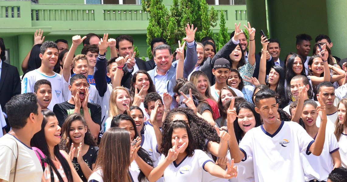 O Governo de Goiás abre na segunda-feira (15) o cadastro e recadastro dos estudantes no Programa do Passe Livre Estudantil (PLE) nas três regiões com cobertura do benefício – Grande Goiânia, Anápolis e Rio Verde. Gestora do programa, a Secretaria de Estado de Governo (Segov) informou que, para 2018, o recadastramento foi simplificado e será feito 100% online no site da Superintendência de Juventude (Sujuv) – www.juventude.go.gov.br; outra novidade é que os beneficiados que necessitem de viagens extras poderão preencher o formulário de requisição já no ato do cadastro ou recadastro (Foto: José Barbacena) O Governo de Goiás abre na segunda-feira (15) o cadastro e recadastro dos estudantes no Programa do Passe Livre Estudantil (PLE) nas três regiões com cobertura do benefício – Grande Goiânia, Anápolis e Rio Verde. Gestora do programa, a Secretaria de Estado de Governo (Segov) informou que, para 2018, o recadastramento foi simplificado e será feito 100% online no site da Superintendência de Juventude (Sujuv) – www.juventude.go.gov.br; outra novidade é que os beneficiados que necessitem de viagens extras poderão preencher o formulário de requisição já no ato do cadastro ou recadastro