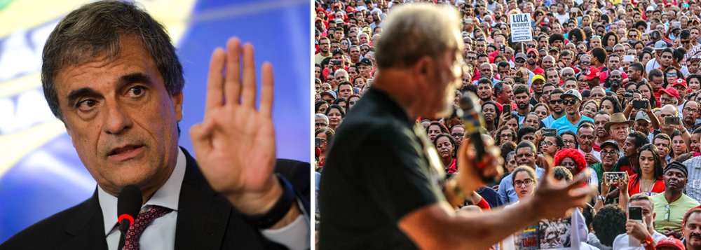 O ex-ministro da Justiça José Eduardo Cardozo alertou neste domingo, 28, para o risco de se inabilitar a candidatura presidencial de Lula, retirando a possibilidade de escolha de pelo menos 53 milhões de pessoas; "Esse processo eleitoral sem o Lula, a partir de uma situação bastante discutível, terá sua legitimidade questionada antes de começar", diz Cardozo; "O resultado disso para o país será desastroso se o Lula for impedido de participar dessa forma. Seus adversários deveriam querer derrotá-lo nas urnas. E não com uma decisão judicial que não convence" (Foto: Aquiles Lins) O ex-ministro da Justiça José Eduardo Cardozo alertou neste domingo, 28, para o risco de se inabilitar a candidatura presidencial de Lula, retirando a possibilidade de escolha de pelo menos 53 milhões de pessoas; "Esse processo eleitoral sem o Lula, a partir de uma situação bastante discutível, terá sua legitimidade questionada antes de começar", diz Cardozo; "O resultado disso para o país será desastroso se o Lula for impedido de participar dessa forma. Seus adversários deveriam querer derrotá-lo nas urnas. E não com uma decisão judicial que não convence"