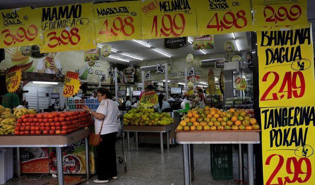 Pesquisa Focus dio Banco Central aponta que o mercado manteve a expectativa para a taxa básica de juros em 2018 em 6,75%; estimativa para a alta do IPCA, a inflação oficial, em 2018 continua sendo de 3,95%, ante meta de 4,5% com margem de 1,5 ponto percentual para mais ou menos (Foto: Paulo Emílio) Pesquisa Focus dio Banco Central aponta que o mercado manteve a expectativa para a taxa básica de juros em 2018 em 6,75%; estimativa para a alta do IPCA, a inflação oficial, em 2018 continua sendo de 3,95%, ante meta de 4,5% com margem de 1,5 ponto percentual para mais ou menos