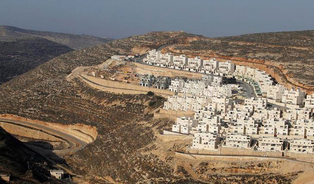 Quando se olha para o ecossistema de startups, Israel é, de longe, um dos lugares mais fascinantes do planeta; a Terra Santa enfrenta uma série de problemas – está praticamente em guerra desde sua fundação -, mas vem usando a tecnologia, ciência e inovação como sua forma de criar e manter a sua prosperidade; o país é o segundo do mundo em quantidade de startups por pessoa (só perde da Estônia, onde o Skype foi fundado, mas isto é história para outra matéria), tem um dos maiores número de cientistas e engenheiros por 10.000 habitantes (275) e é um dos maiores produtores de patentes do mundo (Foto: Leonardo Lucena) Quando se olha para o ecossistema de startups, Israel é, de longe, um dos lugares mais fascinantes do planeta; a Terra Santa enfrenta uma série de problemas – está praticamente em guerra desde sua fundação -, mas vem usando a tecnologia, ciência e inovação como sua forma de criar e manter a sua prosperidade; o país é o segundo do mundo em quantidade de startups por pessoa (só perde da Estônia, onde o Skype foi fundado, mas isto é história para outra matéria), tem um dos maiores número de cientistas e engenheiros por 10.000 habitantes (275) e é um dos maiores produtores de patentes do mundo
