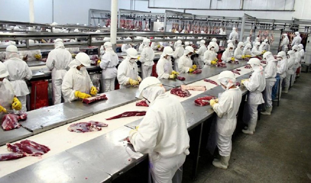 A Organização das Nações Unidas para Agricultura e Alimentação (FAO) informou que os preços mundiais dos alimentos aumentaram 8,2% em 2017 na comparação com 2016, atingindo seu maior valor anual desde 2014, em um índice compilado pela FAO; segundo o economista da instituição Abdolreza Abbassian, a forte demanda deve sustentar os preços mundiais dos alimentos em 2018, apesar de que a situação política nos países produtores de petróleo e as negociações comerciais internacionais podem gerar maior volatilidade (Foto: Leonardo Lucena) A Organização das Nações Unidas para Agricultura e Alimentação (FAO) informou que os preços mundiais dos alimentos aumentaram 8,2% em 2017 na comparação com 2016, atingindo seu maior valor anual desde 2014, em um índice compilado pela FAO; segundo o economista da instituição Abdolreza Abbassian, a forte demanda deve sustentar os preços mundiais dos alimentos em 2018, apesar de que a situação política nos países produtores de petróleo e as negociações comerciais internacionais podem gerar maior volatilidade
