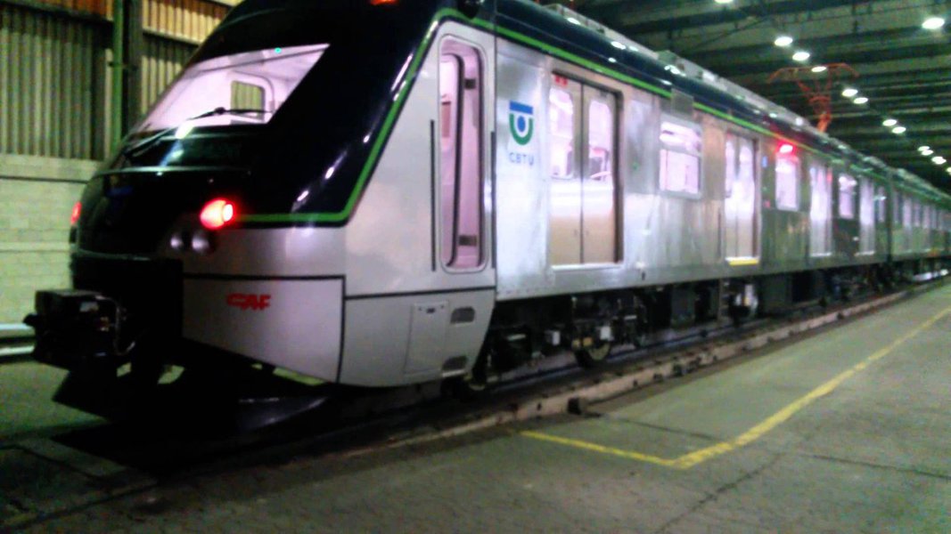O deputado estadual Durval Ângelo escreve artigo comentando mais um desmonte promovido pelo governo Michel Temer; o alvo da vez é o metrô de Belo Horizonte. A Companhia Brasileira de Trens Urbanos (CBTU) pretende reduzir a operação do metrô na capital; a previsão é a de que, a partir de março, o serviço funcione apenas nos horários de pico; a redução se deve a um corte de nada menos que 42% no Orçamento da CBTU para 2018 (Foto: Charles Nisz) O deputado estadual Durval Ângelo escreve artigo comentando mais um desmonte promovido pelo governo Michel Temer; o alvo da vez é o metrô de Belo Horizonte. A Companhia Brasileira de Trens Urbanos (CBTU) pretende reduzir a operação do metrô na capital; a previsão é a de que, a partir de março, o serviço funcione apenas nos horários de pico; a redução se deve a um corte de nada menos que 42% no Orçamento da CBTU para 2018