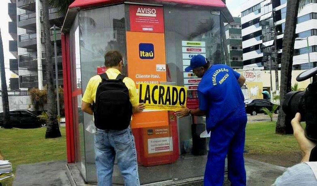 O Banco 24 Horas anunciou que os serviços nas cidades de Maceió, Arapiraca, Rio Largo e Marechal Deodoro não serão mais desativados, como foi divulgado em dezembro de 2017; o anúncio foi feito nessa terça-feira (9) por meio das redes sociais; na publicação, o Banco24Horas afirmou que a permanência dos caixas eletrônicos nas cidades alagoanas é fruto de um grande esforço da empresa (Foto: Charles Nisz) O Banco 24 Horas anunciou que os serviços nas cidades de Maceió, Arapiraca, Rio Largo e Marechal Deodoro não serão mais desativados, como foi divulgado em dezembro de 2017; o anúncio foi feito nessa terça-feira (9) por meio das redes sociais; na publicação, o Banco24Horas afirmou que a permanência dos caixas eletrônicos nas cidades alagoanas é fruto de um grande esforço da empresa