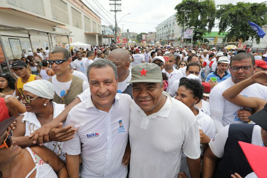 Integrante do Movimento dos Trabalhadores Sem Terra na Bahia, o deputado federal Valmir Assunção (PT), disse no cortejo da Lavagem do Bonfim nesta quinta-feira que "o projeto do PT segue consolidado no estado", e que acredita que o governador Rui Costa (PT) será reeleito em outubro próximo; Assunção também afirma que Lula terá votação expressiva na Bahia na corrida pelo Planalto (Foto: Romulo Faro) Integrante do Movimento dos Trabalhadores Sem Terra na Bahia, o deputado federal Valmir Assunção (PT), disse no cortejo da Lavagem do Bonfim nesta quinta-feira que "o projeto do PT segue consolidado no estado", e que acredita que o governador Rui Costa (PT) será reeleito em outubro próximo; Assunção também afirma que Lula terá votação expressiva na Bahia na corrida pelo Planalto