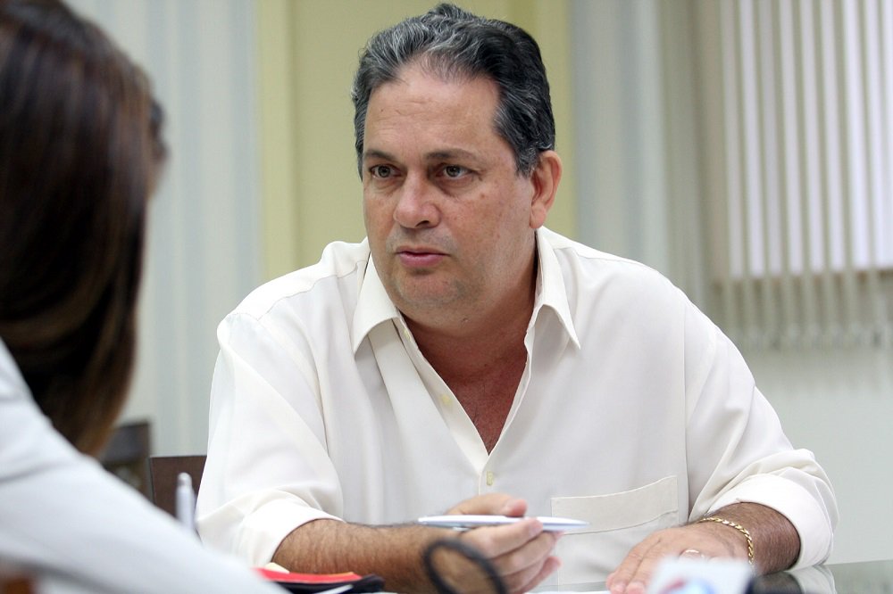 Nelson Nahim (PSD-RJ), suplente da deputada federal Cristiane Brasil (PTB-RJ) que deixou o mandato para assumir o Ministério do Trabalho, deve conseguir foro privilegiado no inquérito por estupro que resultou em sua condenação a 12 anos de reclusão em regime fechado; envio do inquérito para o Supremo Tribunal Federal (STF) deverá atrasar a tramitação da ação penal a que Nahim responde e que já foi condenado em primeira instância (Foto: Paulo Emílio) Nelson Nahim (PSD-RJ), suplente da deputada federal Cristiane Brasil (PTB-RJ) que deixou o mandato para assumir o Ministério do Trabalho, deve conseguir foro privilegiado no inquérito por estupro que resultou em sua condenação a 12 anos de reclusão em regime fechado; envio do inquérito para o Supremo Tribunal Federal (STF) deverá atrasar a tramitação da ação penal a que Nahim responde e que já foi condenado em primeira instância
