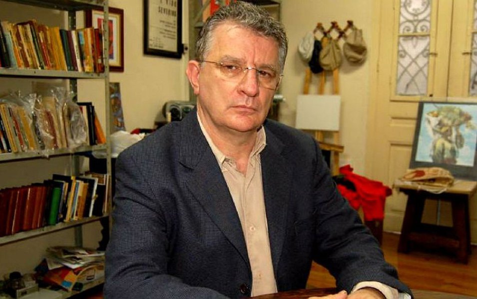 A desestabilização político-social enfrentada hoje no país não é resultado de uma única crise, mas sim de múltiplos conflitos estruturais que desembocaram na atual crise, na opinião do professor Aldo Fornazieri, Diretor Acadêmico da Fundação Escola de Sociologia e Política; para ele, a capacidade de ouvir e acolher demandas explica o sucesso das igrejas evangélicas nas periferias do país (Foto: Charles Nisz) A desestabilização político-social enfrentada hoje no país não é resultado de uma única crise, mas sim de múltiplos conflitos estruturais que desembocaram na atual crise, na opinião do professor Aldo Fornazieri, Diretor Acadêmico da Fundação Escola de Sociologia e Política; para ele, a capacidade de ouvir e acolher demandas explica o sucesso das igrejas evangélicas nas periferias do país