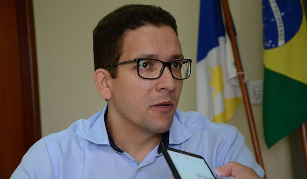 De acordo com o secretário de Estado da Administração, Geferson Barros, a medida foi causada pela necessidade de realizar os trâmites para uma nova licitação para o plano de saúde estadual; a licitação prevê que a empresa contratada repasse de toda a tecnologia de gestão para o plano em até 12 meses, o que pode ajudar num processo de estatização do plano pelo Estado (Foto: Charles Nisz) De acordo com o secretário de Estado da Administração, Geferson Barros, a medida foi causada pela necessidade de realizar os trâmites para uma nova licitação para o plano de saúde estadual; a licitação prevê que a empresa contratada repasse de toda a tecnologia de gestão para o plano em até 12 meses, o que pode ajudar num processo de estatização do plano pelo Estado