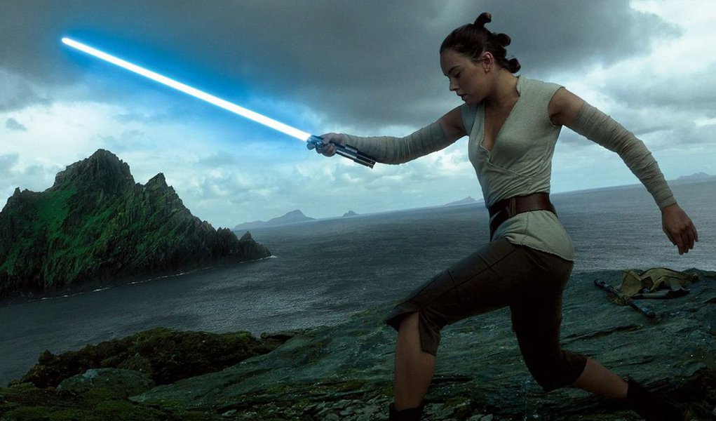 Disney anunciou nesta terça-feira outra sequência de filmes da franquia "Star Wars", desta vez dos criadores da série de sucesso da HBO "Game of Thrones"; Walt Disney Co informou em comunicado que David Benioff e D.B. Weiss irão escrever e produzir a nova sequência, que será separada tanto da saga Skywalker quanto da recém-anunciada trilogia sendo desenvolvida pelo diretor Rian Johnson; anúncio fez as ações da Disney subirem 1% (Foto: Aquiles Lins) Disney anunciou nesta terça-feira outra sequência de filmes da franquia "Star Wars", desta vez dos criadores da série de sucesso da HBO "Game of Thrones"; Walt Disney Co informou em comunicado que David Benioff e D.B. Weiss irão escrever e produzir a nova sequência, que será separada tanto da saga Skywalker quanto da recém-anunciada trilogia sendo desenvolvida pelo diretor Rian Johnson; anúncio fez as ações da Disney subirem 1%