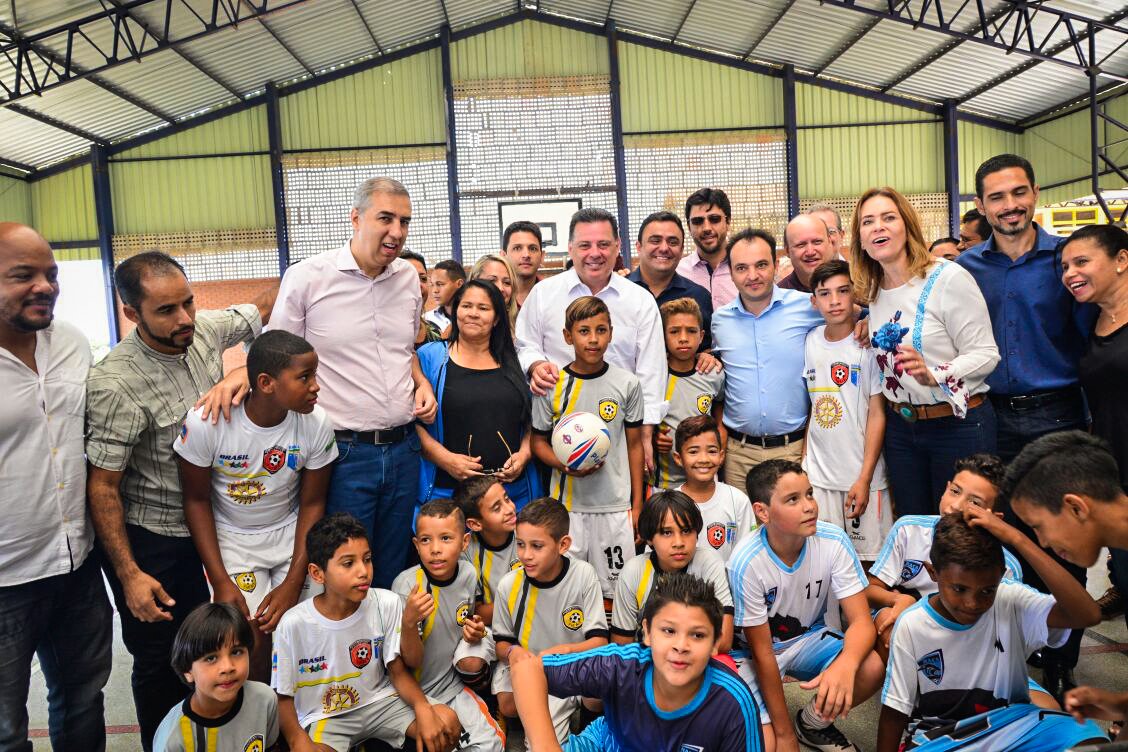 O governador Marconi Perillo e o vice Zé Eliton retomam por Inaciolândia, nesta quarta-feira de Cinzas, 14, o rush de entregas do programa Goiás na Frente; até o final do mês, eles percorrerão 22 municípios, entre eles Goiânia, para entregar mais 30 obras realizadas com recursos do programa; em Inaciolândia, inauguram trecho de 33 km da Rodovia Estadual GO-206, com investimento de R$ 5,94 milhões; na sexta-feira, eles seguem para Uruana, onde entrega a reconstrução da GO-154, no trajeto até Carmo do Rio Verde, com 16 quilômetros de extensão (Foto: José Barbacena) O governador Marconi Perillo e o vice Zé Eliton retomam por Inaciolândia, nesta quarta-feira de Cinzas, 14, o rush de entregas do programa Goiás na Frente; até o final do mês, eles percorrerão 22 municípios, entre eles Goiânia, para entregar mais 30 obras realizadas com recursos do programa; em Inaciolândia, inauguram trecho de 33 km da Rodovia Estadual GO-206, com investimento de R$ 5,94 milhões; na sexta-feira, eles seguem para Uruana, onde entrega a reconstrução da GO-154, no trajeto até Carmo do Rio Verde, com 16 quilômetros de extensão
