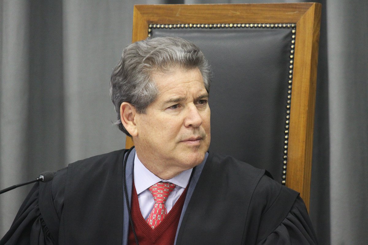 O juiz Luis Fernando Nardelli, do Fórum Regional do Tatuapé, em São Paulo, negou o pedido de Antonio Roque Citadini para voltar a ser candidato à presidência do Corinthians; o presidente do conselho deliberativo do clube, Guilherme Strenger, assinou a impugnação alegando quem como conselheiro do TCE, Citadini estaria proibido pelas constituições estadual e federal de ocupar qualquer cargo executivo (Foto: Leonardo Lucena) O juiz Luis Fernando Nardelli, do Fórum Regional do Tatuapé, em São Paulo, negou o pedido de Antonio Roque Citadini para voltar a ser candidato à presidência do Corinthians; o presidente do conselho deliberativo do clube, Guilherme Strenger, assinou a impugnação alegando quem como conselheiro do TCE, Citadini estaria proibido pelas constituições estadual e federal de ocupar qualquer cargo executivo