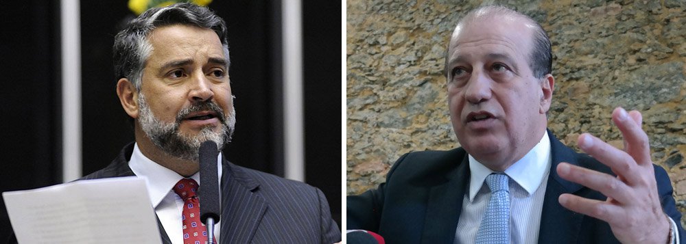 Deputado Paulo Pimenta, do Rio Grande do Sul, onde funciona a maior afiliada da Globo, lembra que no último dia 26 o ministro do Supremo Ricardo Lewandowski, relator do caso, concluiu parecer sobre o esquema que comprou anistia no CARF por R$ 10 milhões; ministro do TCU Augusto Nardes teria participado diretamente do acordo junto aos conselheiros do órgão do Ministério da Fazenda para que as dívidas da RBS junto à Receita Federal desaparecessem (Foto: Gisele Federicce) Deputado Paulo Pimenta, do Rio Grande do Sul, onde funciona a maior afiliada da Globo, lembra que no último dia 26 o ministro do Supremo Ricardo Lewandowski, relator do caso, concluiu parecer sobre o esquema que comprou anistia no CARF por R$ 10 milhões; ministro do TCU Augusto Nardes teria participado diretamente do acordo junto aos conselheiros do órgão do Ministério da Fazenda para que as dívidas da RBS junto à Receita Federal desaparecessem