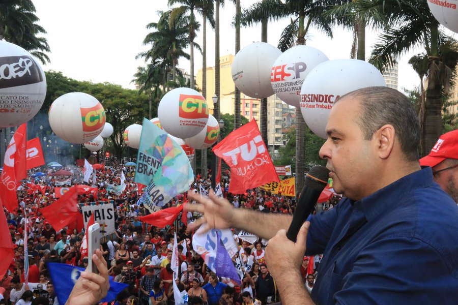 Aumenta em todo o Brasil a adesão a paralisações contra o fim da aposentadoria orquestrado pelo governo Temer; Trabalhadores mobilizam suas categorias para cruzar os braços na segunda-feira; “Não votaram até agora porque não têm votos. Os deputados estão com medo de aprovar essa proposta nefasta e não serem reeleitos”, diz o presidente da CUT, Vagner Freitas (Foto: Aquiles Lins) Aumenta em todo o Brasil a adesão a paralisações contra o fim da aposentadoria orquestrado pelo governo Temer; Trabalhadores mobilizam suas categorias para cruzar os braços na segunda-feira; “Não votaram até agora porque não têm votos. Os deputados estão com medo de aprovar essa proposta nefasta e não serem reeleitos”, diz o presidente da CUT, Vagner Freitas