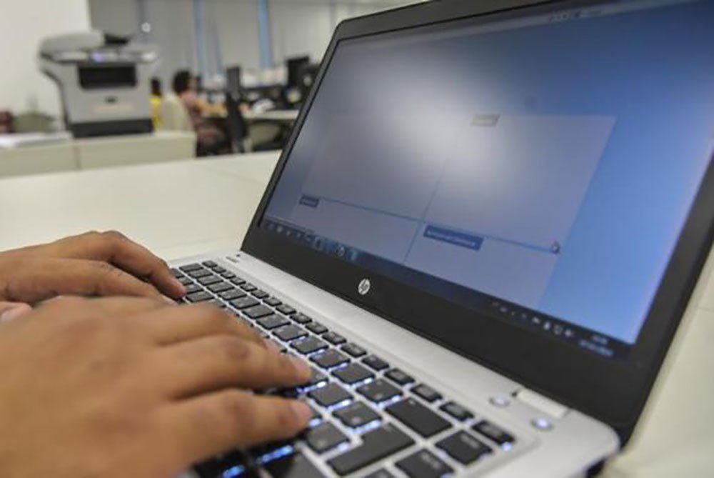 Um estudo organizado com base em dados do Programa Internacional de Avaliação de Alunos (Pisa) de 2015, mostra que o Brasil tem a segunda pior conectividade nas escolas entre os países que participaram do levantamento; segundo a análise, 28,3% dos estudantes do Brasil afirmaram que têm acesso a computadores com internet nas escolas; porcentagem perde apenas para a República Dominicana, com 28,18%; a média de conexão dos países da OCDE é de 55,9% (Foto: Aquiles Lins) Um estudo organizado com base em dados do Programa Internacional de Avaliação de Alunos (Pisa) de 2015, mostra que o Brasil tem a segunda pior conectividade nas escolas entre os países que participaram do levantamento; segundo a análise, 28,3% dos estudantes do Brasil afirmaram que têm acesso a computadores com internet nas escolas; porcentagem perde apenas para a República Dominicana, com 28,18%; a média de conexão dos países da OCDE é de 55,9%