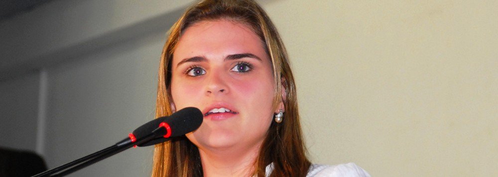 Em busca de consolidar sua candidatura ao governo de Pernambuco, a vereadora do Recife Marília Arraes (PT) bateu duro no PSB, partido do atual governador Paulo Câmara (PSB) e do seu antecessor, Eduardo Campos; "O PSB é um partido que tem facilidade de flexibilizar seu projeto ideologicamente, aliás é um partido que hoje em dia não tem compromisso ideológico nenhum" (Foto: Leonardo Lucena) Em busca de consolidar sua candidatura ao governo de Pernambuco, a vereadora do Recife Marília Arraes (PT) bateu duro no PSB, partido do atual governador Paulo Câmara (PSB) e do seu antecessor, Eduardo Campos; "O PSB é um partido que tem facilidade de flexibilizar seu projeto ideologicamente, aliás é um partido que hoje em dia não tem compromisso ideológico nenhum"