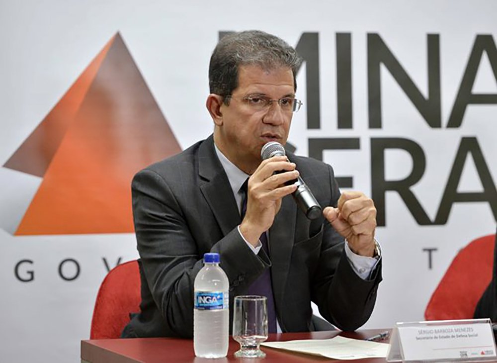 Secretários de Segurança Público de Minas Gerais, São Paulo e Espírito Santo deve se reunir com o ministro da Justiça, Torquato Jardim, na próxima quinta-feira, 22, para discutir os efeitos colaterais do decreto de intervenção na Segurança Pública do Rio de Janeiro; encontro foi pedido pelo secretário de Segurança de Minas, Sérgio Barboza Menezes; ele e os demais secretários estão apreensivos com a possibilidade de fuga de criminosos do Rio para Estados vizinhos e solicitaram a reunião justamente para abordar o problema (Foto: Aquiles Lins) Secretários de Segurança Público de Minas Gerais, São Paulo e Espírito Santo deve se reunir com o ministro da Justiça, Torquato Jardim, na próxima quinta-feira, 22, para discutir os efeitos colaterais do decreto de intervenção na Segurança Pública do Rio de Janeiro; encontro foi pedido pelo secretário de Segurança de Minas, Sérgio Barboza Menezes; ele e os demais secretários estão apreensivos com a possibilidade de fuga de criminosos do Rio para Estados vizinhos e solicitaram a reunião justamente para abordar o problema