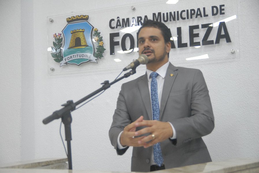 O vereador Gardel Rolim (PPL) informou nesta segunda-feira (15) que seu partido irá apoiar a reeleição de Camilo Santana (PT) ao governo do Estado. O parlamentar avaliou que Camilo ainda tem muito a fazer para melhor a situação do Estado em setores como Segurança Pública (Foto: Rodrigo Rocha) O vereador Gardel Rolim (PPL) informou nesta segunda-feira (15) que seu partido irá apoiar a reeleição de Camilo Santana (PT) ao governo do Estado. O parlamentar avaliou que Camilo ainda tem muito a fazer para melhor a situação do Estado em setores como Segurança Pública