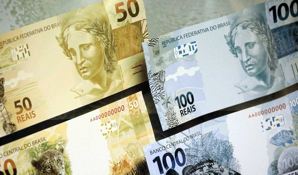 Tesouro Nacional informou que 18 estados solicitaram a renegociação das dívidas com a União, no valor total de R$ 458,9 bilhões, o que deverá resultar em uma redução potencial no fluxo de pagamentos da dívida com a União de R$ 44,7 bilhões de julho de 2016 e junho deste ano; todos os estados beneficiados terão suas dividas alongadas em 240 meses (Foto: Paulo Emílio) Tesouro Nacional informou que 18 estados solicitaram a renegociação das dívidas com a União, no valor total de R$ 458,9 bilhões, o que deverá resultar em uma redução potencial no fluxo de pagamentos da dívida com a União de R$ 44,7 bilhões de julho de 2016 e junho deste ano; todos os estados beneficiados terão suas dividas alongadas em 240 meses