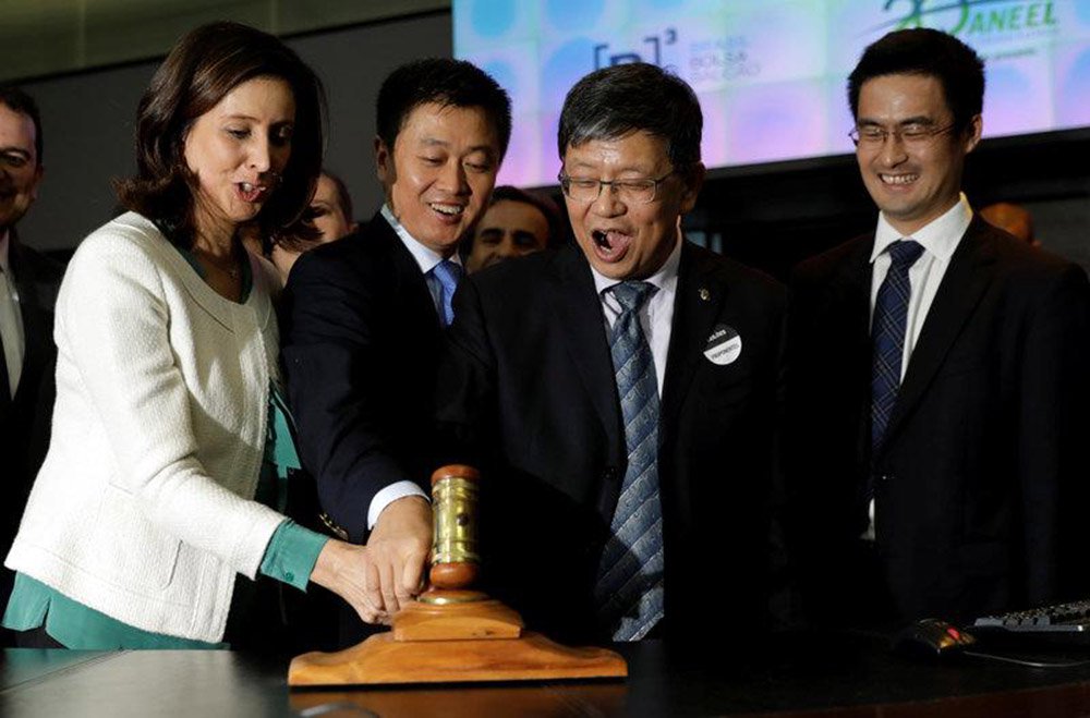 A China investiu US$ 20,9 bilhões no Brasil em 2017, maior valor desde 2010 uma vez que a recessão ajudou a reduzir os preços de ativos e atraiu investidores, de acordo com o Ministério do Planejamento brasileiro; os setores de energia, logística e agricultura atraíram o maior volume de capital chinês, incluindo investimentos nos campos de petróleo do pré-sal e o acordo de 2,25 bilhões de dólares da chinesa State Power Investment Corp para operar a usina hidrelétrica de São Simão (Foto: Leonardo Lucena) A China investiu US$ 20,9 bilhões no Brasil em 2017, maior valor desde 2010 uma vez que a recessão ajudou a reduzir os preços de ativos e atraiu investidores, de acordo com o Ministério do Planejamento brasileiro; os setores de energia, logística e agricultura atraíram o maior volume de capital chinês, incluindo investimentos nos campos de petróleo do pré-sal e o acordo de 2,25 bilhões de dólares da chinesa State Power Investment Corp para operar a usina hidrelétrica de São Simão