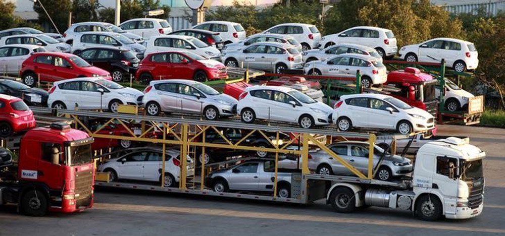 Carros novos são transportados em um caminhão cegonha em São Bernardo do Campo, São Paulo. 29/04/2014. REUTERS/Paulo Whitaker (BRAZIL= - Tags: TRANSPORT BUSINESS) (Foto: Paulo Emílio) Carros novos são transportados em um caminhão cegonha em São Bernardo do Campo, São Paulo. 29/04/2014. REUTERS/Paulo Whitaker (BRAZIL= - Tags: TRANSPORT BUSINESS)