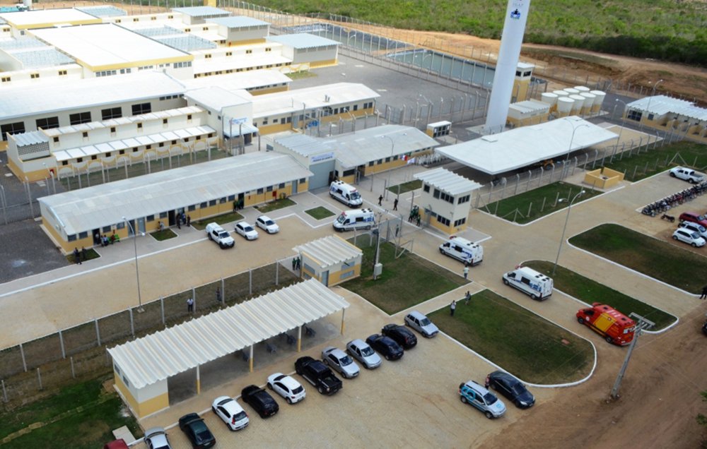 Após a divulgação de áudios nos quais detentos ameaçam promover uma chacina dentro do sistema prisional de Alagoas, o governo estadual vai pedir a transferência de presos para penitenciárias federais; de acordo com as gravações, várias mortes ocorridas no sistema prisional são atribuídas à guerra entre facções criminosas (Foto: Charles Nisz) Após a divulgação de áudios nos quais detentos ameaçam promover uma chacina dentro do sistema prisional de Alagoas, o governo estadual vai pedir a transferência de presos para penitenciárias federais; de acordo com as gravações, várias mortes ocorridas no sistema prisional são atribuídas à guerra entre facções criminosas