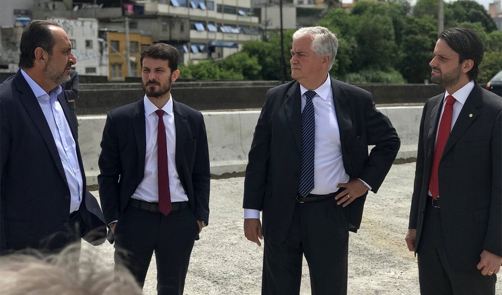 Segundo o ministro das Cidades, Alexandre Baldy, as obras previstas para Belo Horizonte deverão receber cerca de R$ 1 bilhão em recursos federais, que deverão ser liberados até abril; uma das obras será realizada no complexo da Cachoeirinha, onde há grande incidência de enchentes em épocas de chuva (Foto: Charles Nisz) Segundo o ministro das Cidades, Alexandre Baldy, as obras previstas para Belo Horizonte deverão receber cerca de R$ 1 bilhão em recursos federais, que deverão ser liberados até abril; uma das obras será realizada no complexo da Cachoeirinha, onde há grande incidência de enchentes em épocas de chuva