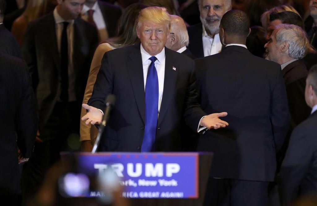 O presidente dos EUA, Donald Trump, contesto a narrativa de uma entrevista a um jornal na qual teria dito que provavelmente tem uma relação muito boa com o líder norte-coreano, Kim Jong Un; Trump disse que na entrevista ao The Wall Street Journal ele afirmou “eu provavelmente” teria uma boa relação com Kim, usando a forma verbal condicional; ele tem ridicularizado o líder norte-coreano, considerando-o “maníaco” e referindo-se a ele como “pequeno homem do foguete” (Foto: Leonardo Lucena) O presidente dos EUA, Donald Trump, contesto a narrativa de uma entrevista a um jornal na qual teria dito que provavelmente tem uma relação muito boa com o líder norte-coreano, Kim Jong Un; Trump disse que na entrevista ao The Wall Street Journal ele afirmou “eu provavelmente” teria uma boa relação com Kim, usando a forma verbal condicional; ele tem ridicularizado o líder norte-coreano, considerando-o “maníaco” e referindo-se a ele como “pequeno homem do foguete”