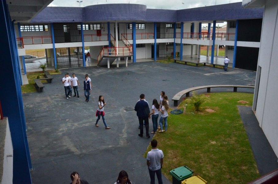 O governador Marconi Perillo entregou à comunidade estudantil de Itaberaí e cidades vizinhas a nova sede do câmpus da Universidade Estadual de Goiás (UEG), nesta sexta-feira (26), solucionando as limitações de infraestrutura tecnológica da instituição no município; além de inaugurar o novo prédio, um dos mais modernos da instituição no Estado, Marconi autorizou a construção do Instituto Tecnológico de Educação (Itego) no município e afirmou que o Governo do Estado vai assumir a obra de construção do Anel Viário de Itaberaí (Foto: José Barbacena) O governador Marconi Perillo entregou à comunidade estudantil de Itaberaí e cidades vizinhas a nova sede do câmpus da Universidade Estadual de Goiás (UEG), nesta sexta-feira (26), solucionando as limitações de infraestrutura tecnológica da instituição no município; além de inaugurar o novo prédio, um dos mais modernos da instituição no Estado, Marconi autorizou a construção do Instituto Tecnológico de Educação (Itego) no município e afirmou que o Governo do Estado vai assumir a obra de construção do Anel Viário de Itaberaí