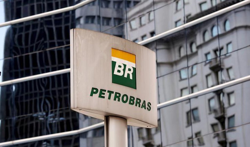 Governo enviou reclamação ao STF contra a decisão da Justiça Federal em Pernambuco que suspendeu o trecho de uma medida provisória (MP) que autorizou a União a seguir com o processo de privatização da Eletrobras; governo alega que o juiz federal Carlos Kitner, da 6ª Vara Federal do Recife, usurpou a competência do STF ao deliberar sobre a constitucionalidade de uma MP, atribuição que seria exclusiva do Supremo (Foto: Paulo Emílio) Governo enviou reclamação ao STF contra a decisão da Justiça Federal em Pernambuco que suspendeu o trecho de uma medida provisória (MP) que autorizou a União a seguir com o processo de privatização da Eletrobras; governo alega que o juiz federal Carlos Kitner, da 6ª Vara Federal do Recife, usurpou a competência do STF ao deliberar sobre a constitucionalidade de uma MP, atribuição que seria exclusiva do Supremo