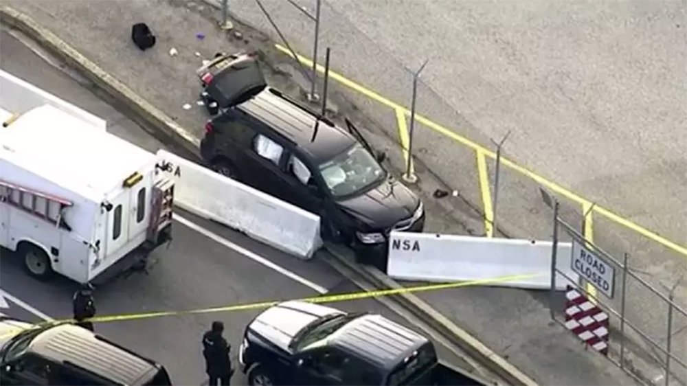 Um tiroteio fora da sede da Agência Nacional de Segurança dos EUA em Fort Meade, Maryland, fere três pessoas; suspeito está sob custódia; informações do canal de televisão ABC News, dão conta de que pelo menos três pessoas estão feridas e que a investigação sobre o ataque ainda está em andamento
(Foto: Aquiles Lins)
Um tiroteio fora da sede da Agência Nacional de Segurança dos EUA em Fort Meade, Maryland, fere três pessoas; suspeito está sob custódia; informações do canal de televisão ABC News, dão conta de que pelo menos três pessoas estão feridas e que a investigação sobre o ataque ainda está em andamento