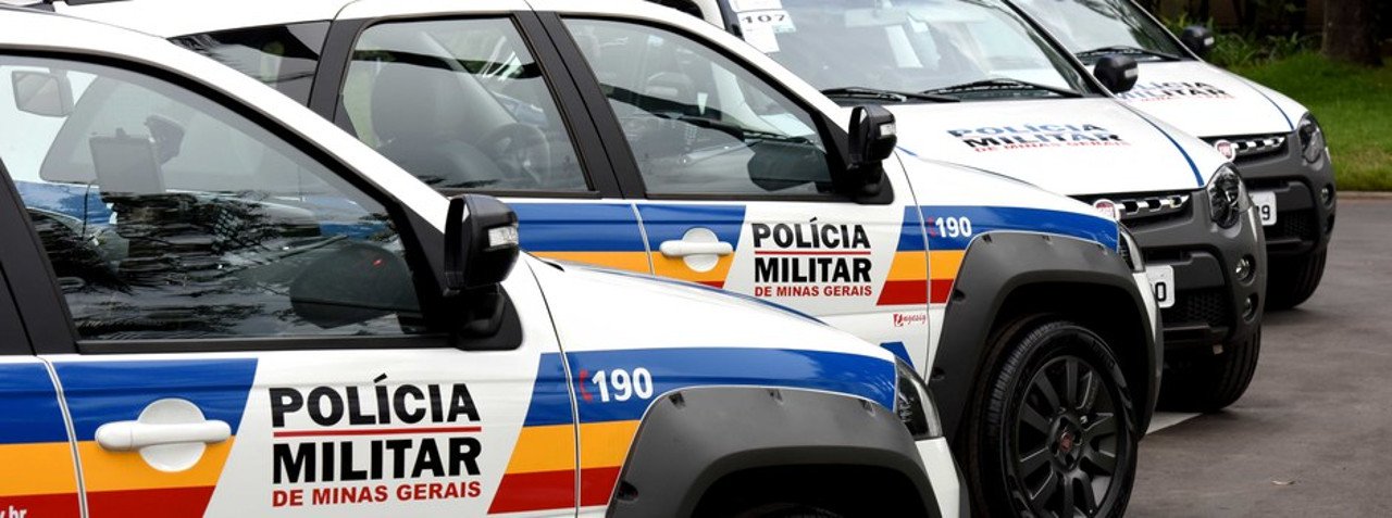 O governador Fernando Pimentel entregou nesta segunda-feira (15/1), no Palácio da Liberdade, em Belo Horizonte, 140 novas viaturas para a Polícia Militar de Minas Gerais; os veículos serão distribuídos para 137 municípios de todas as regiões mineiras, num investimento de R$ 10 milhões do governo estadual (Foto: Charles Nisz) O governador Fernando Pimentel entregou nesta segunda-feira (15/1), no Palácio da Liberdade, em Belo Horizonte, 140 novas viaturas para a Polícia Militar de Minas Gerais; os veículos serão distribuídos para 137 municípios de todas as regiões mineiras, num investimento de R$ 10 milhões do governo estadual