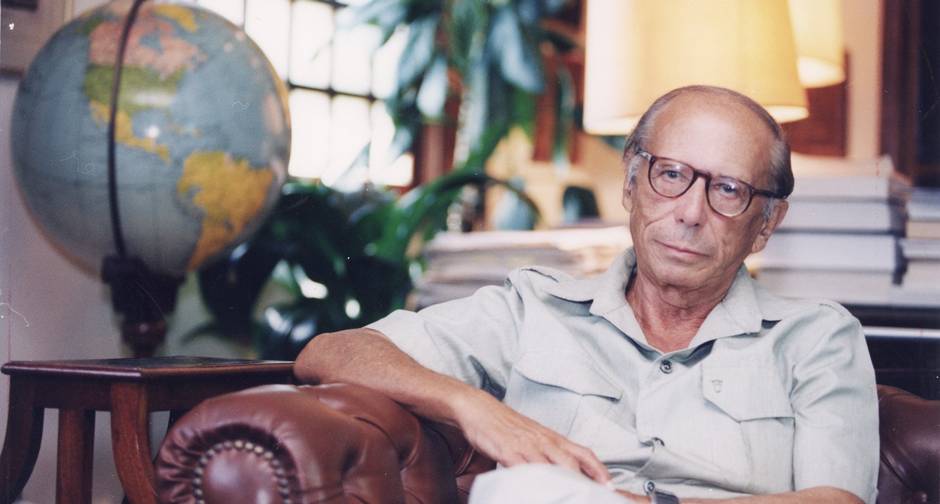 Roberto Campos, uma das mais brilhantes mentes brasileiras a serviço das classes dominantes, costumava dizer que a Constituição de 88 deu direitos exagerados aos cidadãos e poucos deveres. Trata-se de uma idiotice (Foto: Jose Carlos de Assis) Roberto Campos, uma das mais brilhantes mentes brasileiras a serviço das classes dominantes, costumava dizer que a Constituição de 88 deu direitos exagerados aos cidadãos e poucos deveres. Trata-se de uma idiotice