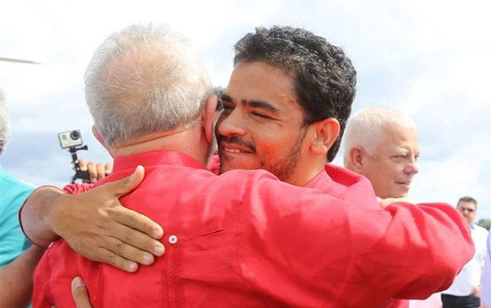O secretário de Administração da Prefeitura de Itaetê (BA), ex-dirigente nacional do MST, e líder da luta pela reforma agrária e proteção do meio ambiente na região da Chapada Diamantina, Márcio Matos, foi executado na noite de ontem (24); em seu perfil no Facebook é possível ler o último post de Márcio, uma nota contra a condenação de Lula, postada às 19h (Foto: Charles Nisz) O secretário de Administração da Prefeitura de Itaetê (BA), ex-dirigente nacional do MST, e líder da luta pela reforma agrária e proteção do meio ambiente na região da Chapada Diamantina, Márcio Matos, foi executado na noite de ontem (24); em seu perfil no Facebook é possível ler o último post de Márcio, uma nota contra a condenação de Lula, postada às 19h