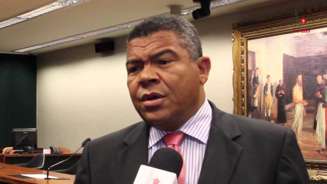 O deputado federal Valmir Assunção (PT-BA) criticou a ação da Polícia Federal na casa do ex-ministro Jaques Wagner; para o deputado, "fica cada vez mais nítido que a estratégia dos setores conservadores é única e exclusivamente destruir o PT, suas lideranças e movimentos sociais"; segundo Assunção, "a ação espalhafatosa contra Wagner é mais um ato do golpe" (Foto: Charles Nisz) O deputado federal Valmir Assunção (PT-BA) criticou a ação da Polícia Federal na casa do ex-ministro Jaques Wagner; para o deputado, "fica cada vez mais nítido que a estratégia dos setores conservadores é única e exclusivamente destruir o PT, suas lideranças e movimentos sociais"; segundo Assunção, "a ação espalhafatosa contra Wagner é mais um ato do golpe"