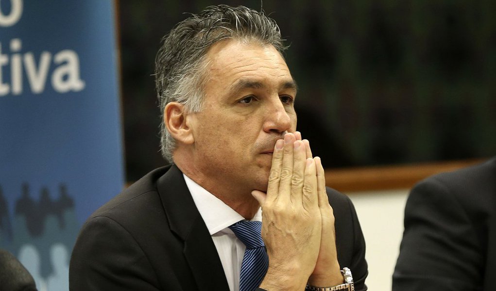 O ministro das Comunicações, Gilberto Kassab, deve tirar Guilherme Campos da presidência dos Correios, em mais uma mudança no governo de Michel Temer, que é rejeitado por 97% da população brasileira; Campos deixaria o posto ainda em janeiro para ajudar na articulação da reforma da Previdência na Câmara e também começaria a organizar o PSD em São Paulo, reduto de Kassab, para a eleição de 2018 (Foto: Aquiles Lins) O ministro das Comunicações, Gilberto Kassab, deve tirar Guilherme Campos da presidência dos Correios, em mais uma mudança no governo de Michel Temer, que é rejeitado por 97% da população brasileira; Campos deixaria o posto ainda em janeiro para ajudar na articulação da reforma da Previdência na Câmara e também começaria a organizar o PSD em São Paulo, reduto de Kassab, para a eleição de 2018