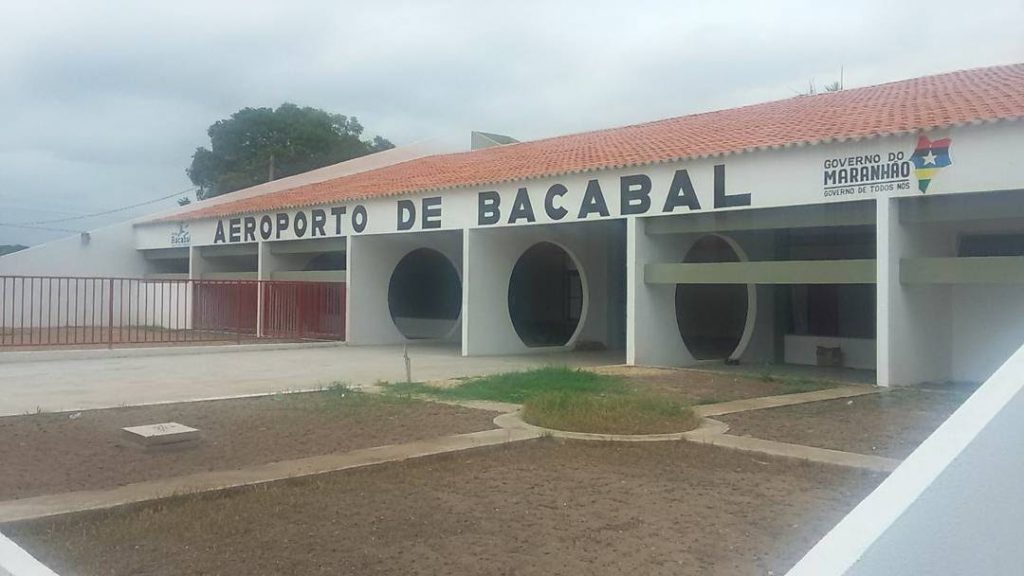O Maranhão começa a entregar as reformas dos seus aeroportos, cujos impactos serão sentidos na indústria do turismo; nos próximos dias, a será inaugurada a reforma do aeroporto de Bacabal; fechado desde 2008, o aeroporto recebeu serviços de reparos na estrutura de apoio, sinalização horizontal da pista, áreas verdes e manutenção de cerca patrimonial, atendendo as normas de segurança da Anac para a reabertura (Foto: Charles Nisz) O Maranhão começa a entregar as reformas dos seus aeroportos, cujos impactos serão sentidos na indústria do turismo; nos próximos dias, a será inaugurada a reforma do aeroporto de Bacabal; fechado desde 2008, o aeroporto recebeu serviços de reparos na estrutura de apoio, sinalização horizontal da pista, áreas verdes e manutenção de cerca patrimonial, atendendo as normas de segurança da Anac para a reabertura