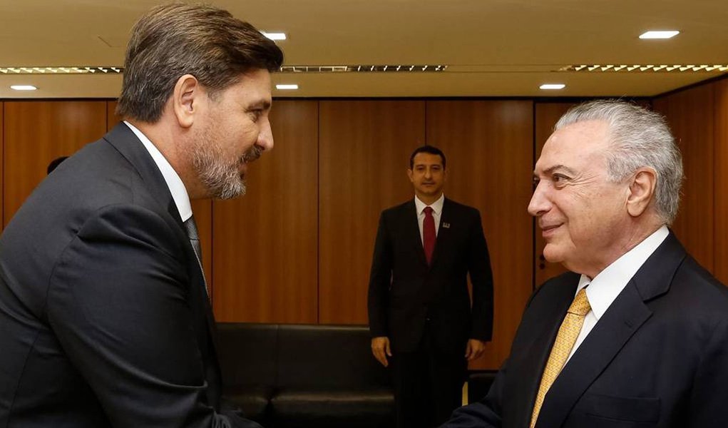 Gerou revolta entre os delegados da Polícia Federal as declarações do diretor-geral da PF, Fernando Segovia, de que o inquérito contra Michel Temer sobre propina no decreto dos portos deve ser arquivado por falta de provas; "É uma manifestação pessoal e de responsabilidade dele. Ninguém da equipe de investigação foi consultado ou referenda essa manifestação, inclusive pelo fato de que em três de anos de Lava Jato no STF nunca houve uma antecipação ou presunção de resultado de Investigação pela imprensa", diz mensagem em grupo de WhatsApp de delegados (Foto: Aquiles Lins) Gerou revolta entre os delegados da Polícia Federal as declarações do diretor-geral da PF, Fernando Segovia, de que o inquérito contra Michel Temer sobre propina no decreto dos portos deve ser arquivado por falta de provas; "É uma manifestação pessoal e de responsabilidade dele. Ninguém da equipe de investigação foi consultado ou referenda essa manifestação, inclusive pelo fato de que em três de anos de Lava Jato no STF nunca houve uma antecipação ou presunção de resultado de Investigação pela imprensa", diz mensagem em grupo de WhatsApp de delegados