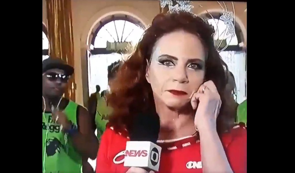 A jornalista Leilanne Neubarth, da Globonews, ficou visivelmente irritada durante transmissão ao vivo do carnaval nesta segunda-feira, 12; enquanto chamava o repórter Vitor Ferreira, um grupo de sambistas atrás da jornalista entoou: "vai dar PT, vai dar, vai dar PT vai dar"; confira a cena: (Foto: Aquiles Lins) A jornalista Leilanne Neubarth, da Globonews, ficou visivelmente irritada durante transmissão ao vivo do carnaval nesta segunda-feira, 12; enquanto chamava o repórter Vitor Ferreira, um grupo de sambistas atrás da jornalista entoou: "vai dar PT, vai dar, vai dar PT vai dar"; confira a cena: