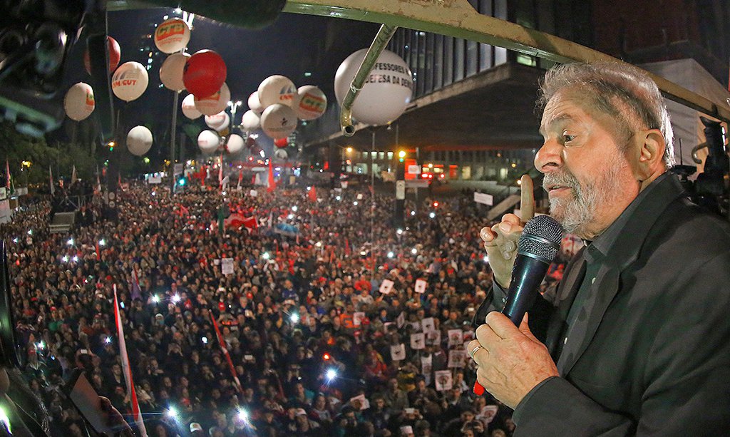 Sempre, em toda a história e em todos os povos, quando os ares de pressão popular ameaçaram ventar forte soprando as brasas da democracia através do levante popular, os opressores e canalhas tentaram usar de mecanismos para impedir as massas de se aproximar e de quebrar os elos das correntes da mentira e da injustiça (Foto: Dom Orvandil) Sempre, em toda a história e em todos os povos, quando os ares de pressão popular ameaçaram ventar forte soprando as brasas da democracia através do levante popular, os opressores e canalhas tentaram usar de mecanismos para impedir as massas de se aproximar e de quebrar os elos das correntes da mentira e da injustiça