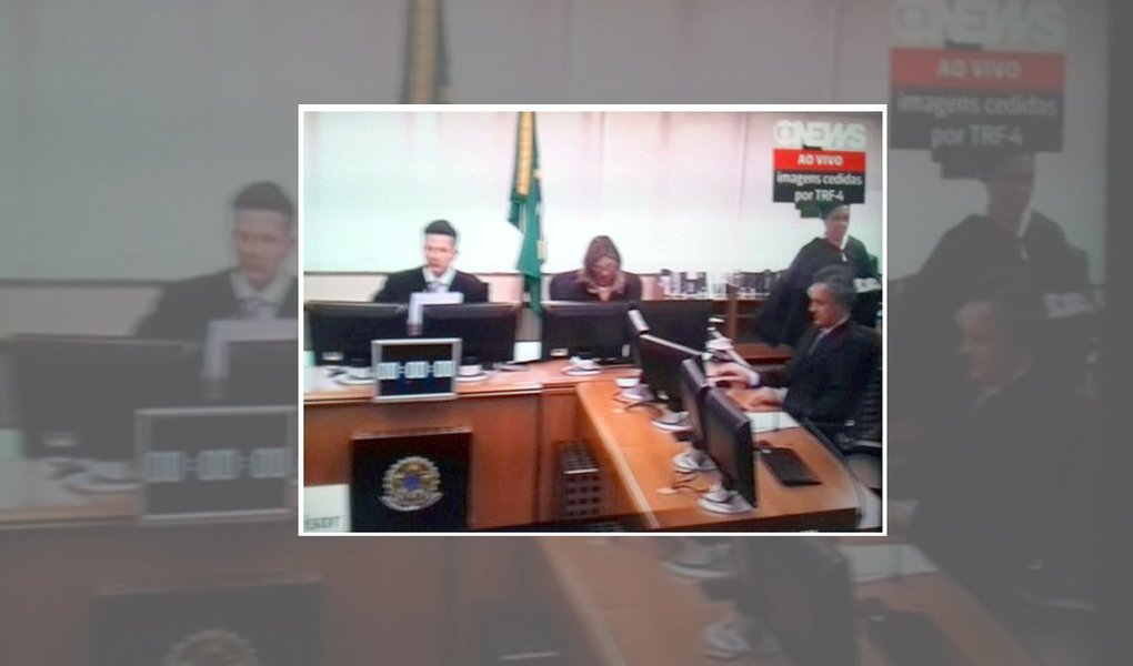O Coletivo de Entidades Negras (CEN) divulgou nota em que repudia a decisão do TRF-4 que confirmou a condenação do ex-presidente Lula e aumentou sua pena para 12 anos de prisão; "Na encenação montada para o julgamente do ex-presidente Lula, as forças progressistas nacionais sentiram pela justiça o mesmo desgosto e descrença que nós negros sentimos e denunciamos diariamente. Afinal somos os pobres e trabalhadores que as elites sempre exploraram e detestaram", diz a entidade (Foto: Aquiles Lins) O Coletivo de Entidades Negras (CEN) divulgou nota em que repudia a decisão do TRF-4 que confirmou a condenação do ex-presidente Lula e aumentou sua pena para 12 anos de prisão; "Na encenação montada para o julgamente do ex-presidente Lula, as forças progressistas nacionais sentiram pela justiça o mesmo desgosto e descrença que nós negros sentimos e denunciamos diariamente. Afinal somos os pobres e trabalhadores que as elites sempre exploraram e detestaram", diz a entidade