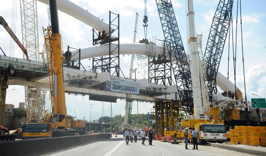 Santander Brasil e o New Development Bank (NDB), o chamado banco dos Brics, anunciaram parceria para investimentos em projetos de infraestrutura no país; foco está em projetos de energia renovável, mobilidade urbana, rodovias e ferrovias; O NDB, criado em 2015 por Brasil, Rússia, Índia, China e África do Sul, já tem uma carteira de projetos de cerca de US$ 300 milhões no país (Foto: Paulo Emílio) Santander Brasil e o New Development Bank (NDB), o chamado banco dos Brics, anunciaram parceria para investimentos em projetos de infraestrutura no país; foco está em projetos de energia renovável, mobilidade urbana, rodovias e ferrovias; O NDB, criado em 2015 por Brasil, Rússia, Índia, China e África do Sul, já tem uma carteira de projetos de cerca de US$ 300 milhões no país