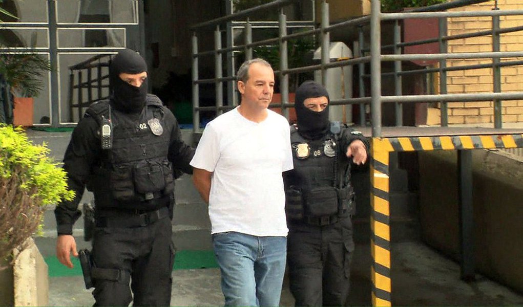 Ministério Público (MP) do Rio de Janeiro pediu a transferência do ex-governador Sérgio Cabral (MDB), atualmente preso em um penitenciária em Benfica, no Rio, para um presídio em Curitiba (PR); pedido do MP foi motivado pelas regalias a que Cabral teria tido acesso na instituição prisional de Benfica e, também, em Bangu, onde esteve preso anteriormente.; MP também solicitou o afastamento do secretário de Administração Penitenciária (Seap), coronel Erir Ribeiro, e de outros cinco servidores da pasta (Foto: Paulo Emílio) Ministério Público (MP) do Rio de Janeiro pediu a transferência do ex-governador Sérgio Cabral (MDB), atualmente preso em um penitenciária em Benfica, no Rio, para um presídio em Curitiba (PR); pedido do MP foi motivado pelas regalias a que Cabral teria tido acesso na instituição prisional de Benfica e, também, em Bangu, onde esteve preso anteriormente.; MP também solicitou o afastamento do secretário de Administração Penitenciária (Seap), coronel Erir Ribeiro, e de outros cinco servidores da pasta